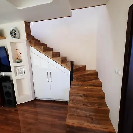 The Penthouse * וארנה