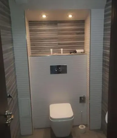 The Penthouse דירה וארנה